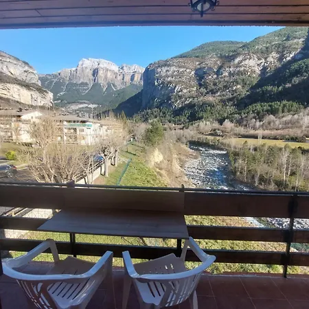 Con Vistas Al Parque Nacional De Ordesa Y Monteperdido * טורלה